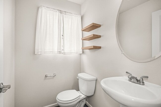 Building Photo - 7163 NW Eleanor Ave