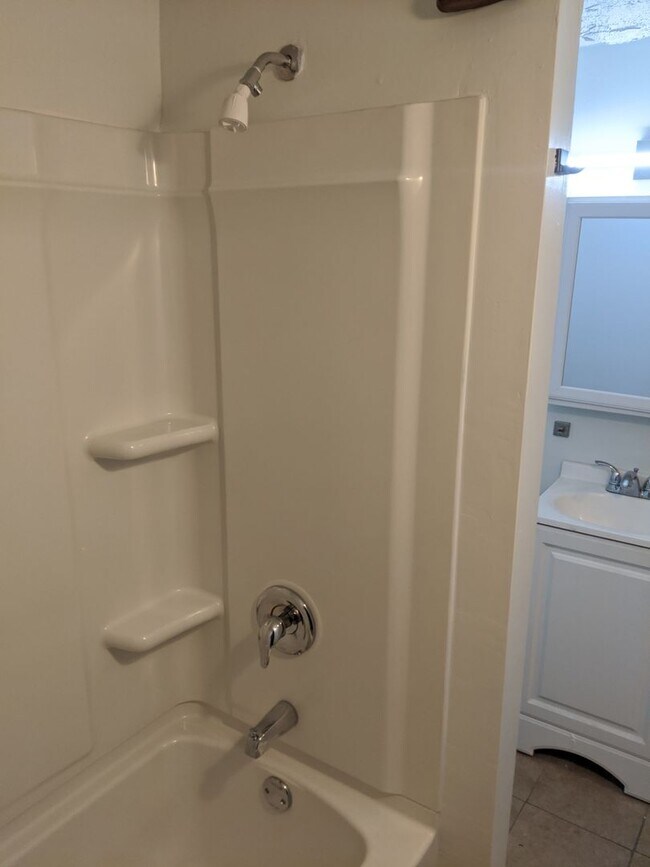 Building Photo - 623 E 100 S