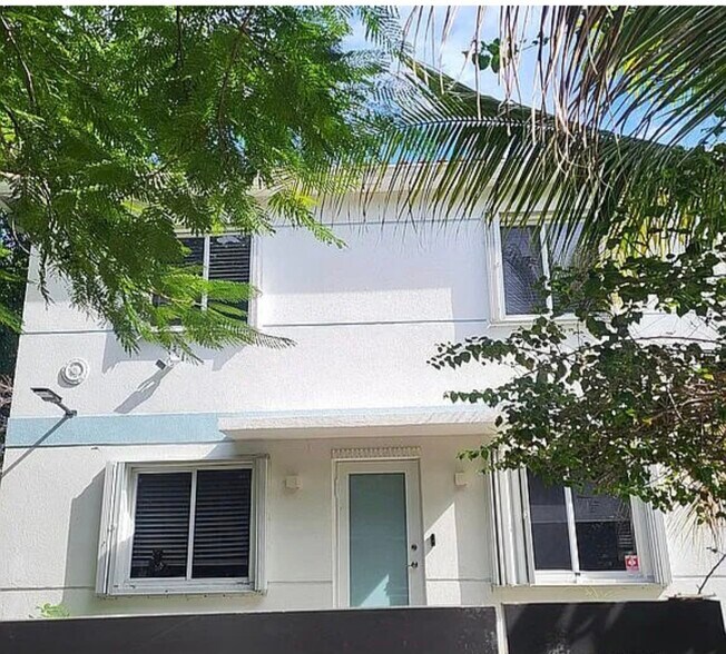 Building Photo - 1215 SW 13th Ave