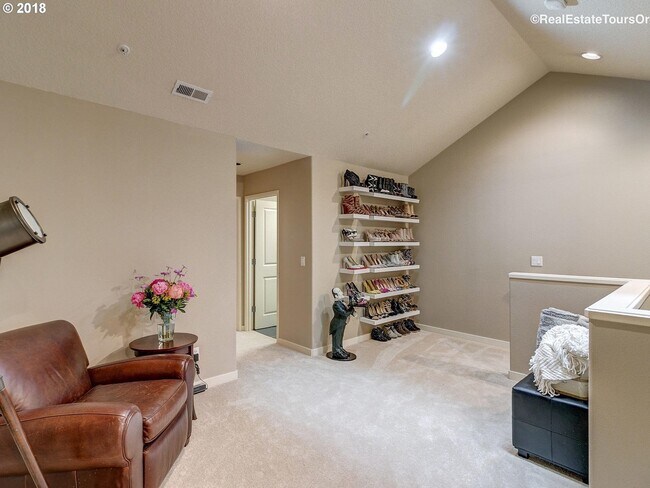 Building Photo - Amazing Location in NW Portland! Gorgeous 2 BD Townhome in Arbor Parc!