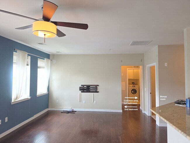 Building Photo - Beautiful 2nd floor (with elevator services) condominium: 2-bed, 2-bath, beautiful kitchen, bonus...