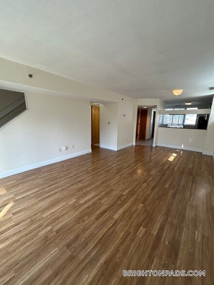 Building Photo - 154 N Beacon St