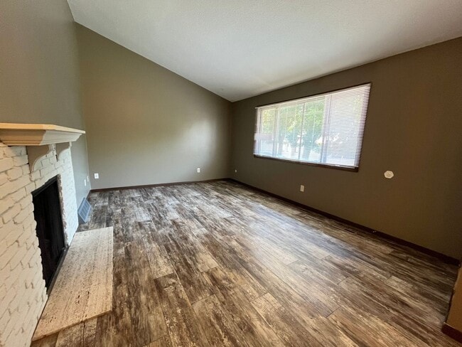 Building Photo - 2 Bed/2 Bath Townhome For Rent in South Sioux Falls!!