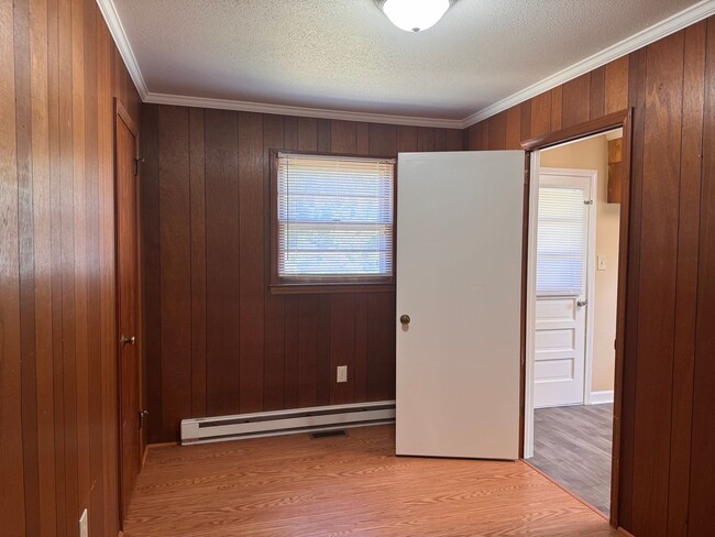 Building Photo - 915 Pine Cir Dr
