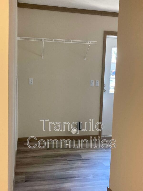 Building Photo - 143 Hubert Dr