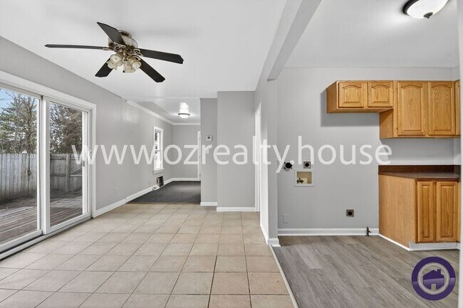 Building Photo - 1913 Newport Ave