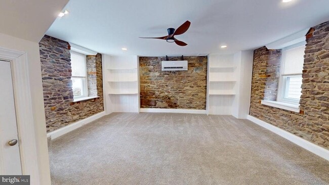 Building Photo - 824 Kintner Rd