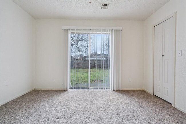 Building Photo - 6203 SE 47th St