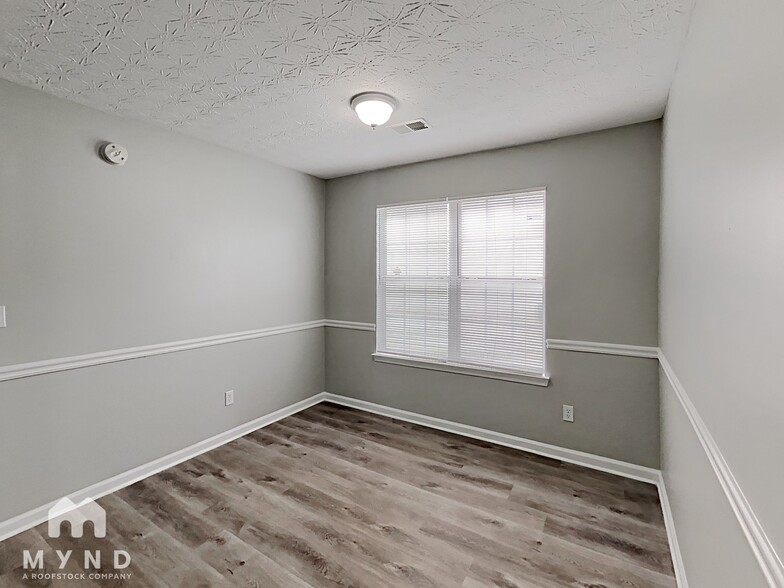 Building Photo - 2892 Two Lakes Cir