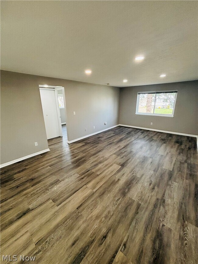 Building Photo - 21045 Southbend Cir