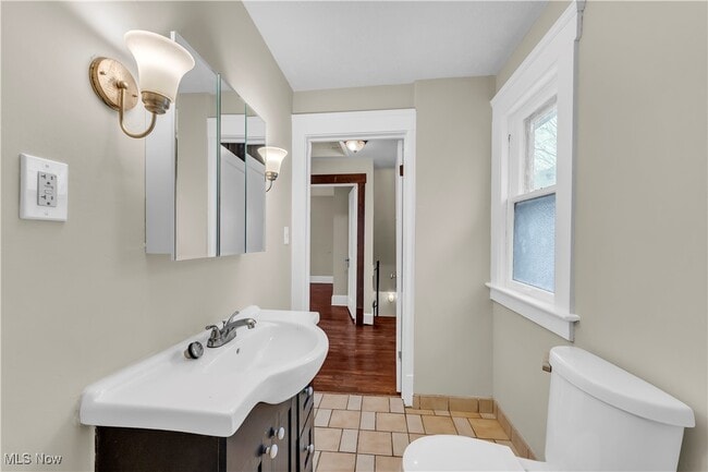 Building Photo - 221 E 266th St