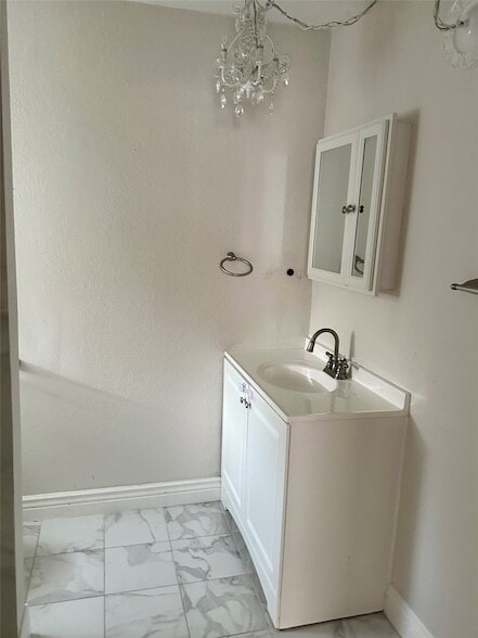 Building Photo - 6524 Blue Grass Dr