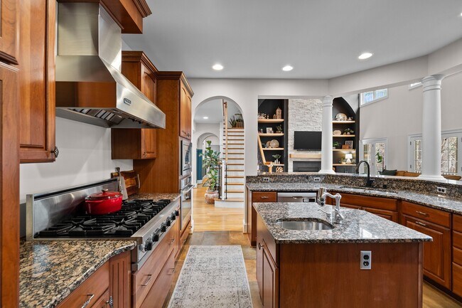 Building Photo - 11 Grey Oak