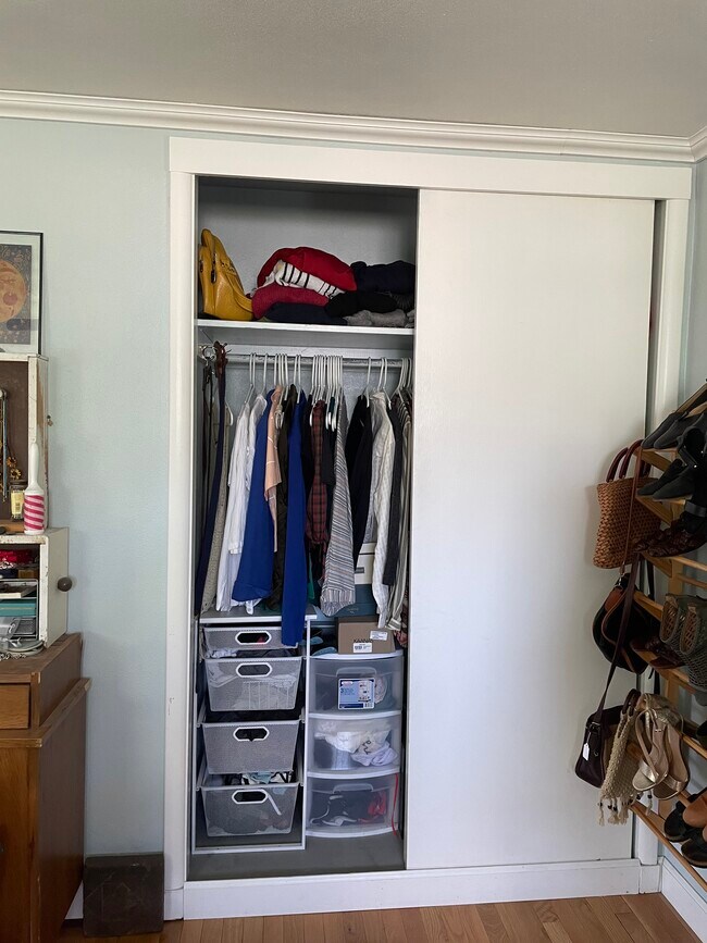 Tons of Straoge Space - 121 7th St