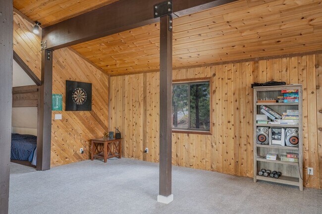 Building Photo - SKI LEASE:  Family Home with 1-Car Garage,...