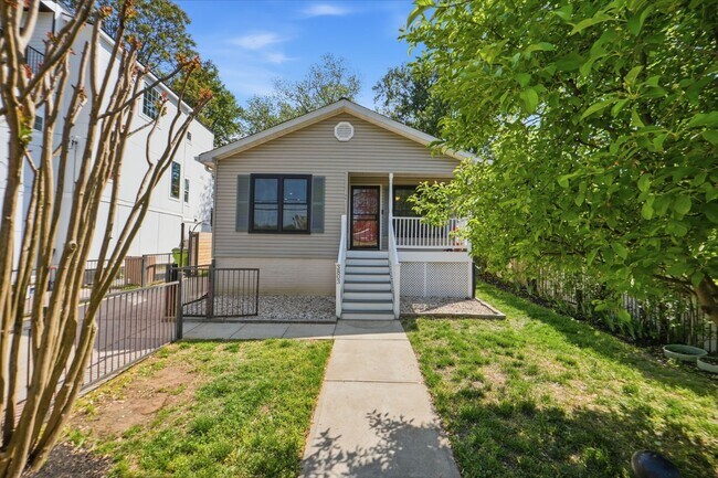 Building Photo - 3803 Allison St