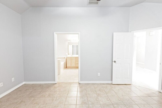 Building Photo - 9220 Norman Dr