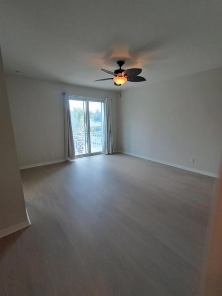 Building Photo - 3254 S Caroline Dr