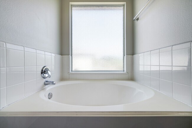Building Photo - 6834 Silver Shores Ln