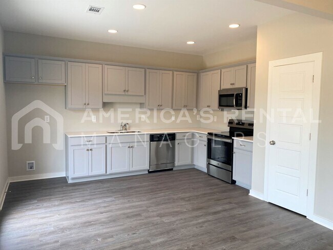 Building Photo - 14395 Chase Dr