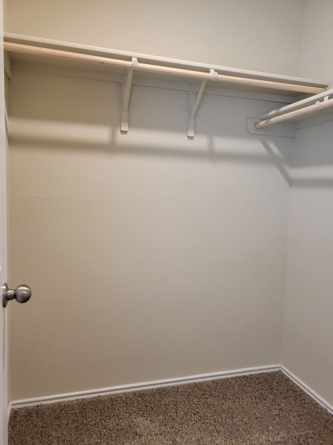 Building Photo - BEAUTIFUL YOWELL RANCH HOME!