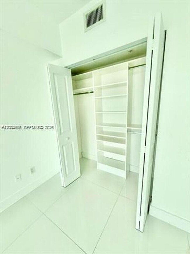 Building Photo - 400 Sunny Isles Blvd