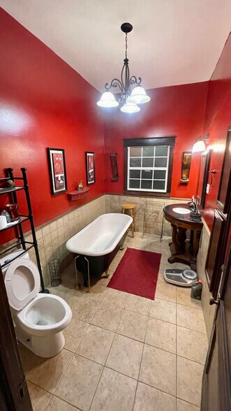 Building Photo - 1721 Clarendon Ave