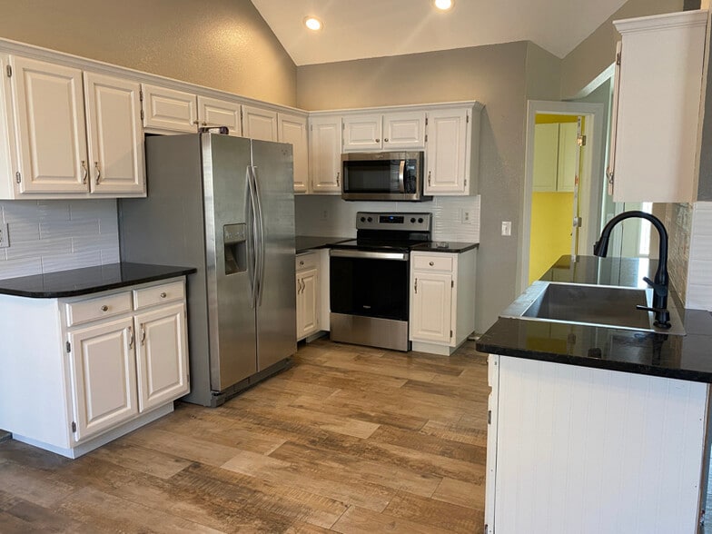 Building Photo - 1825 Mountain Ash Dr