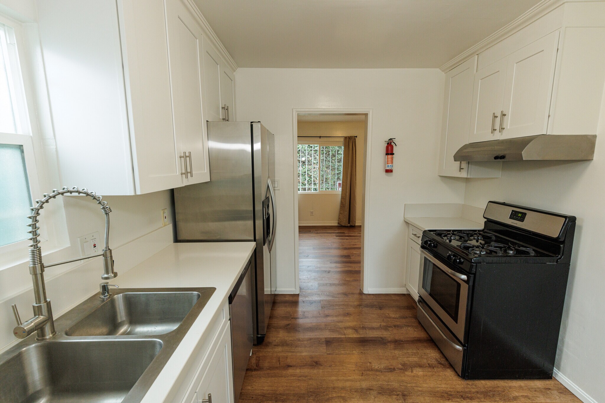 Building Photo - 547 Brooks Ave