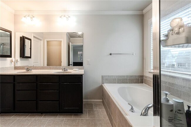 Building Photo - 801 Village Field Ct NW