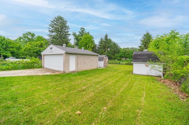Building Photo - Charming Cape Cod Home in North Linden — 3...