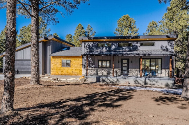 Building Photo - 3373 Mountain View Blvd