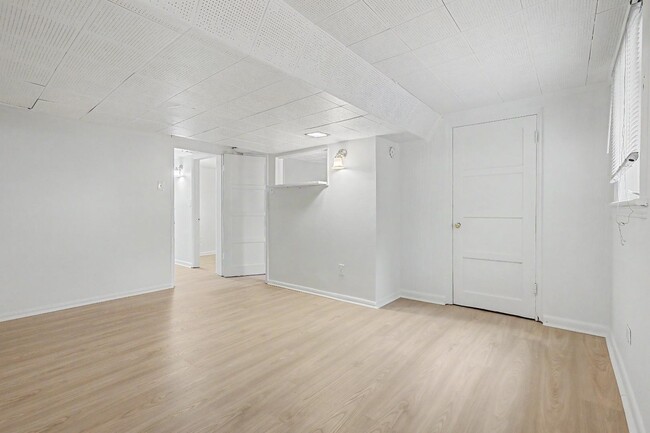 Building Photo - 5938 E 14th Ave