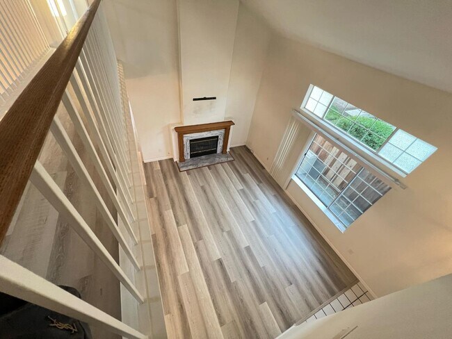 Building Photo - 479 Tioga Ct