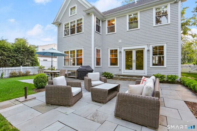 Building Photo - 26 Long Lots Ln