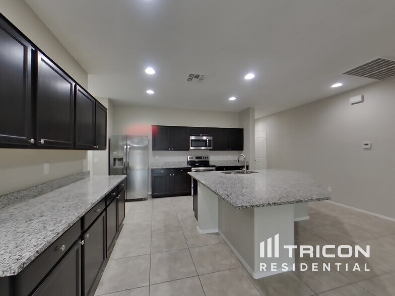 Building Photo - 10358 E Lupine Ln