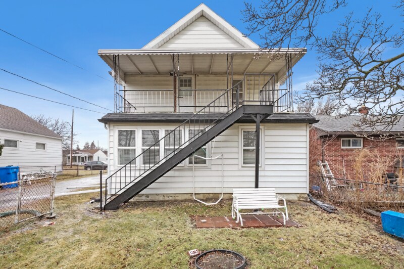 Building Photo - 823 Custer Dr