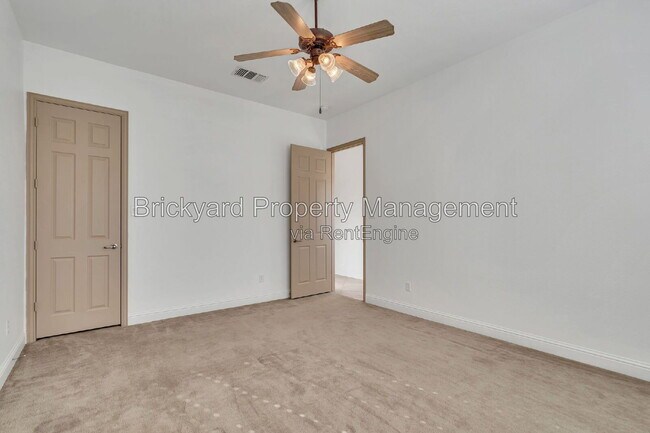 Building Photo - 350 Pine Valley Dr