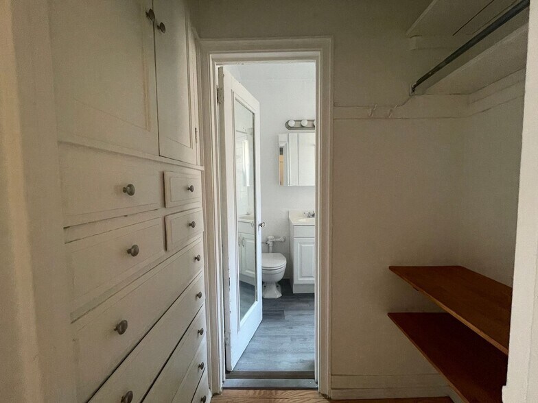 Building Photo - 449 W Briar Pl