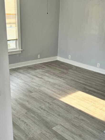 Building Photo - 49 Buell St