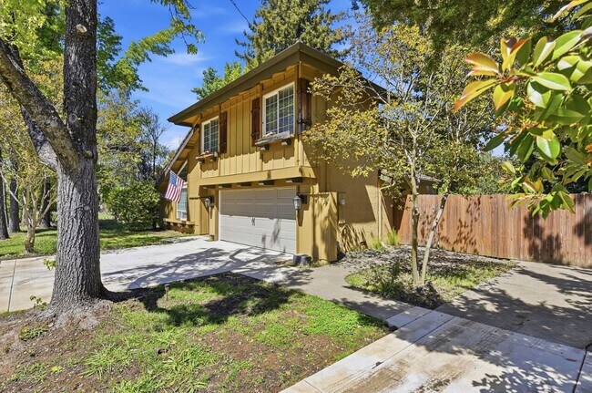 Building Photo - Wonderful 4bd/2.5ba Cameron Park Home with Pool and RV Access!