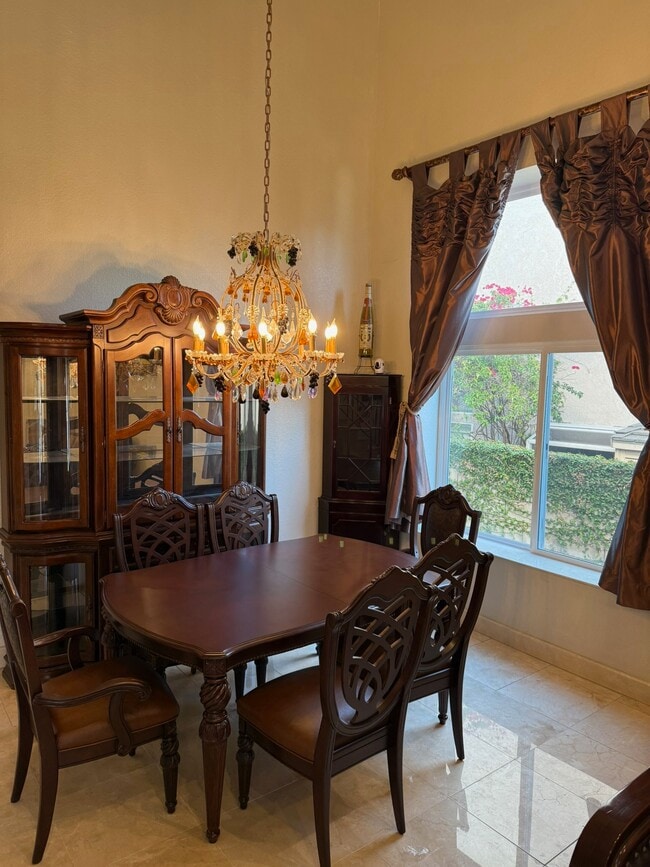 Building Photo - 3350 Deaver Dr