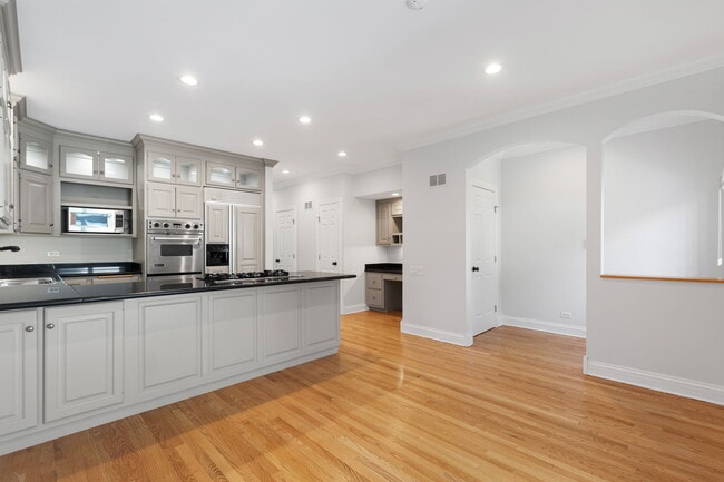 Building Photo - 2725 N Magnolia Ave