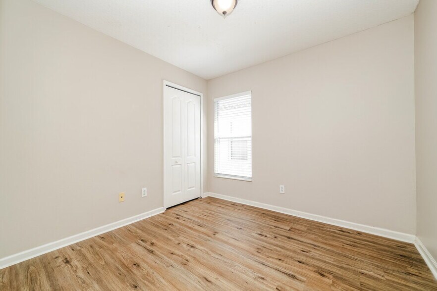 Building Photo - 10422 Hunters Haven Blvd