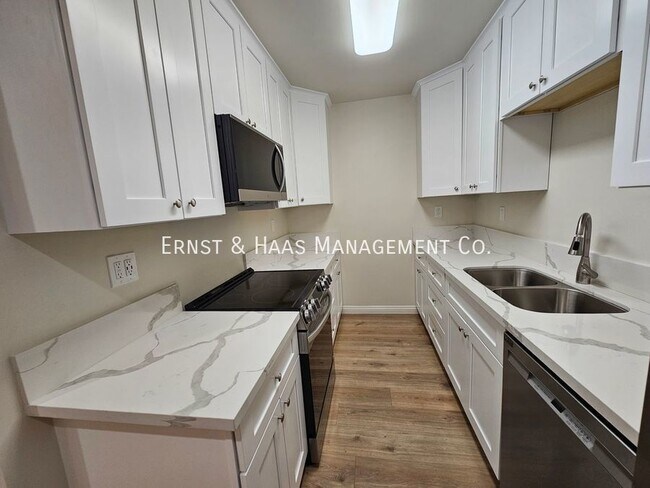 Building Photo - Lovely  Renovated 1 Bedroom Apartment in P...