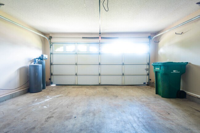 Building Photo - 873 Brande Ct