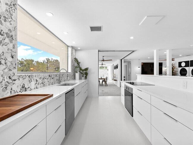 Building Photo - 7647 Sanderling Rd