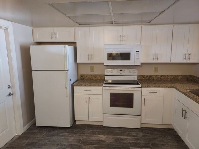 Building Photo - Townhouse located near UCF - 2 Bed / 1.5 Bath