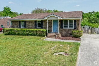 Building Photo - Large fenced yard!!