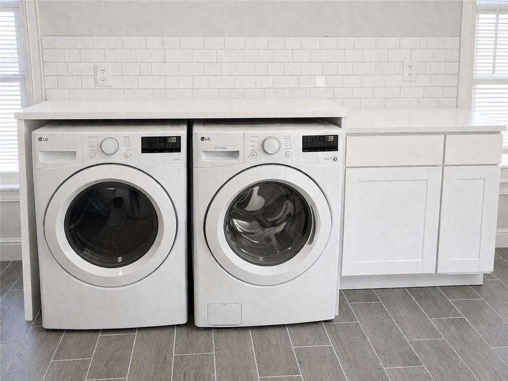 Building Photo - 71 E George St